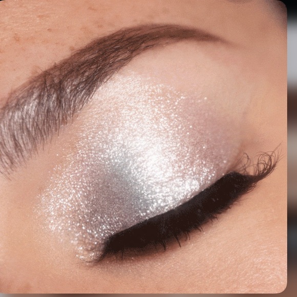 EYE LUSTRE-GLITTER LIQUID SHADOW TOPPER IN SHADE “CUPID” - Picture 5 of 7